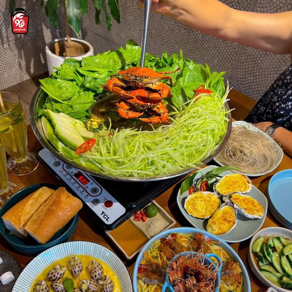 Lẩu cua cốm bầu – Ngọt từ cua tươi, béo thơm vừa vặn